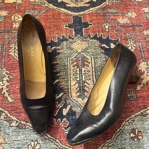 Vintage Gucci Leather Pumps